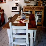 In Pietra E Legno Con Caminetto *