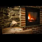 In Pietra E Legno Con Caminetto 아파트 Inverso Pinasca