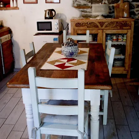 In Pietra E Legno Con Caminetto *