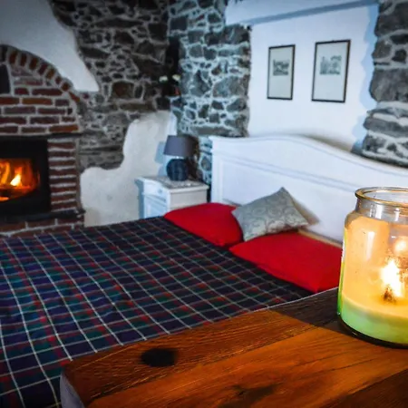 In Pietra E Legno Con Caminetto * Inverso Pinasca