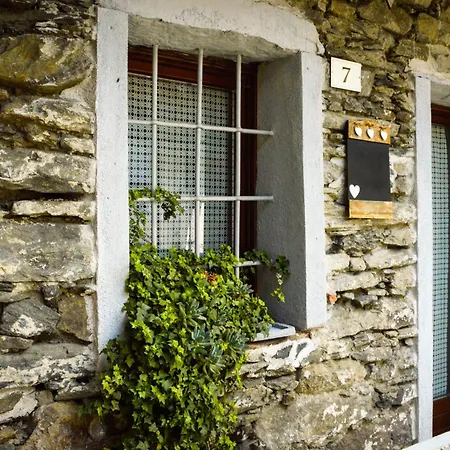 In Pietra E Legno Con Caminetto *