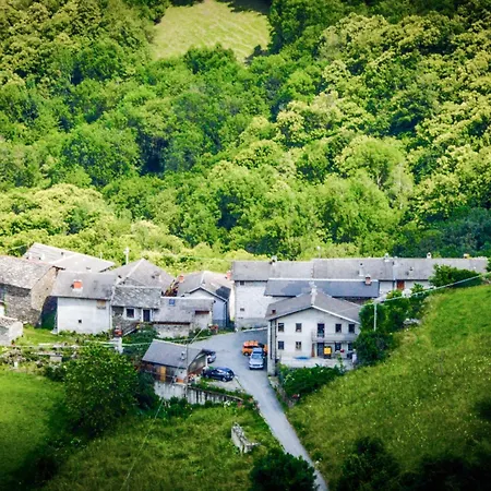 In Pietra E Legno Con Caminetto * Inverso Pinasca