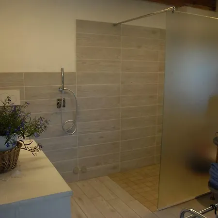 Apartman In Pietra E Legno Con Caminetto