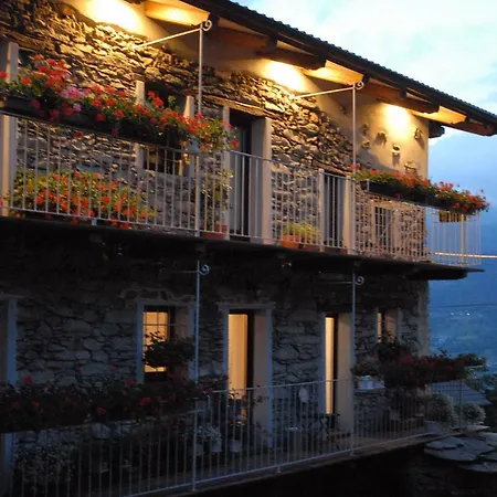 In Pietra E Legno Con Caminetto Inverso Pinasca