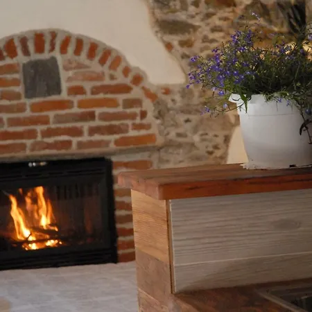 In Pietra E Legno Con Caminetto * Inverso Pinasca