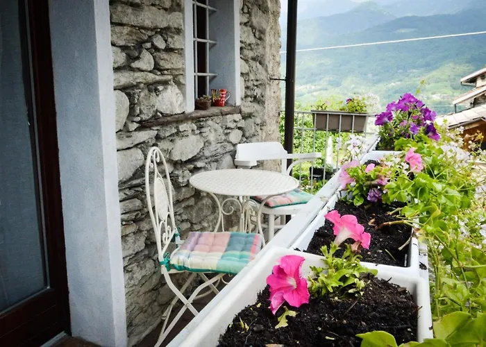 In Pietra E Legno Con Caminetto דירה