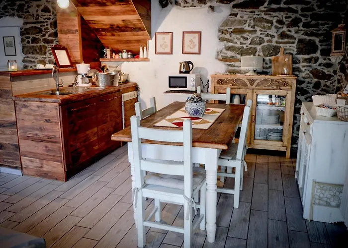 In Pietra E Legno Con Caminetto דירה