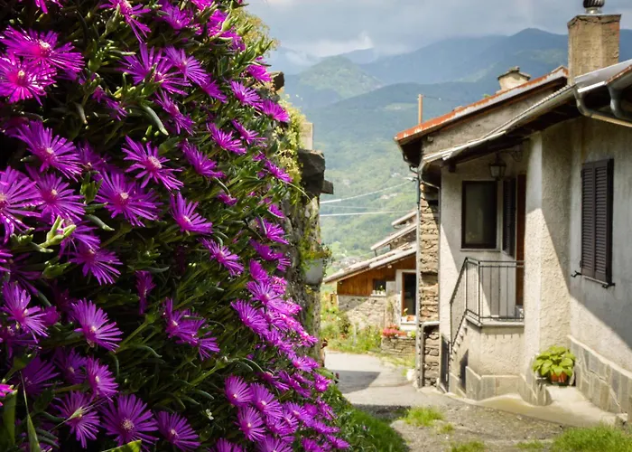 In Pietra E Legno Con Caminetto
