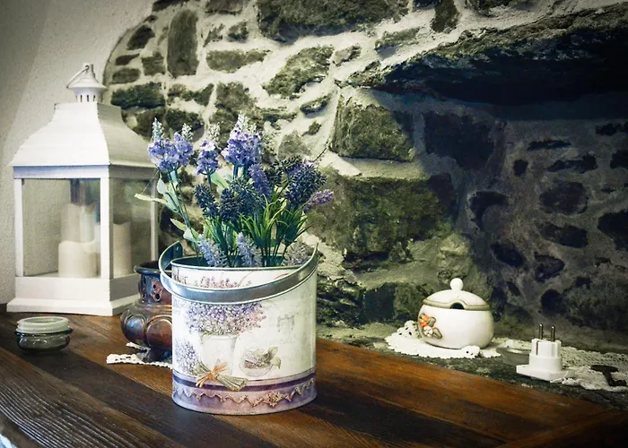 In Pietra E Legno Con Caminetto Inverso Pinasca