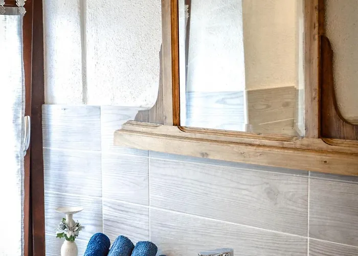 דירה In Pietra E Legno Con Caminetto Inverso Pinasca