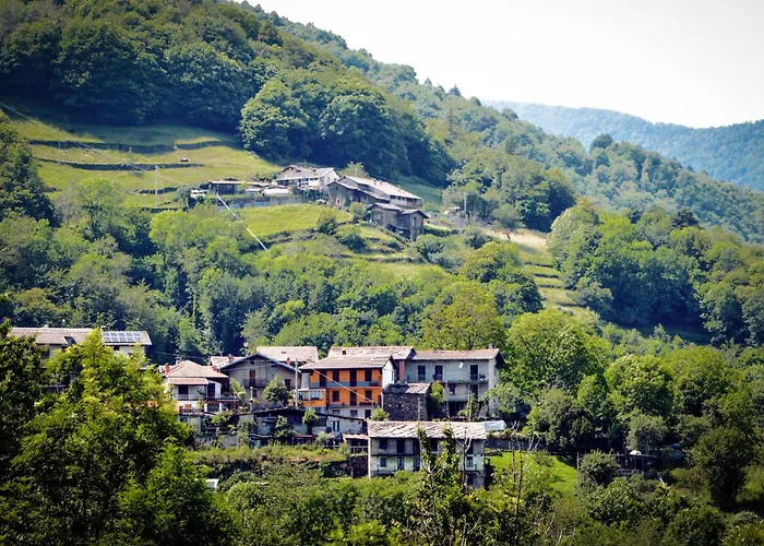 In Pietra E Legno Con Caminetto Inverso Pinasca