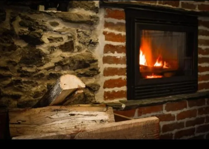 In Pietra E Legno Con Caminetto דירה Inverso Pinasca