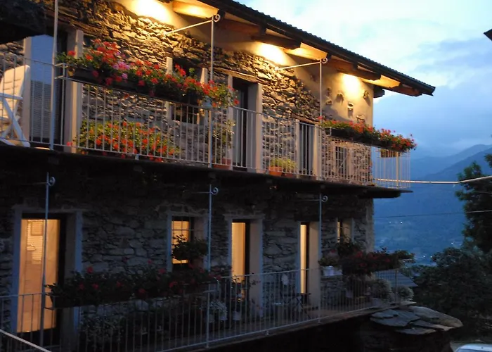 In Pietra E Legno Con Caminetto Inverso Pinasca